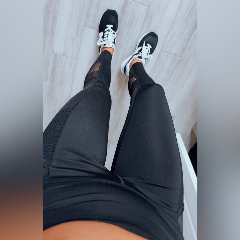 Black Mesh Active Yoga Pilates Workout Leggings / Size Small